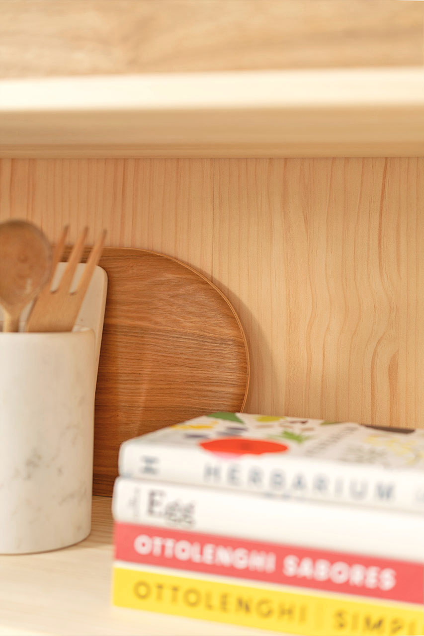 Imagen de ambiente 3 para:Vitrina peque&ntilde;a de madera
